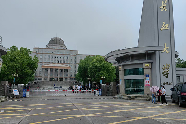 長江大學(xué)南校區(qū)車牌識別門禁、人行通道閘